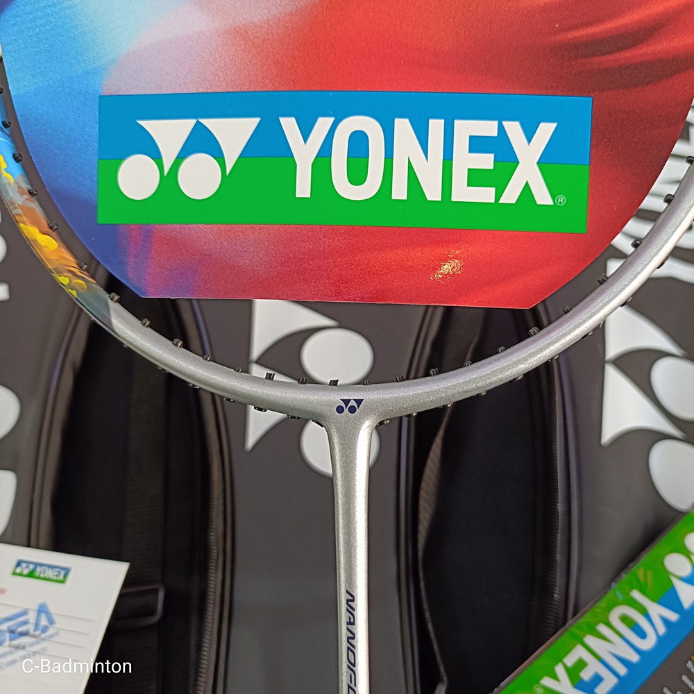 YONEX รุ่น NANOFLARE 700 PLAY (Silver Skyblue) YONEX รุ่น NANOFLARE 700 PLAY (Silver Skyblue)